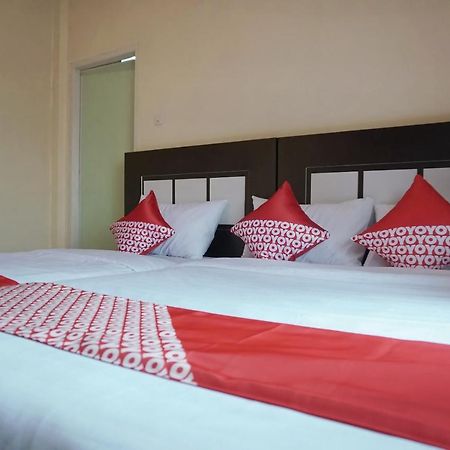 Oyo 1394 Rumaisa Homestay Syariah Pekanbaru Ngoại thất bức ảnh