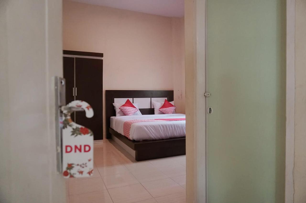 Oyo 1394 Rumaisa Homestay Syariah Pekanbaru Ngoại thất bức ảnh