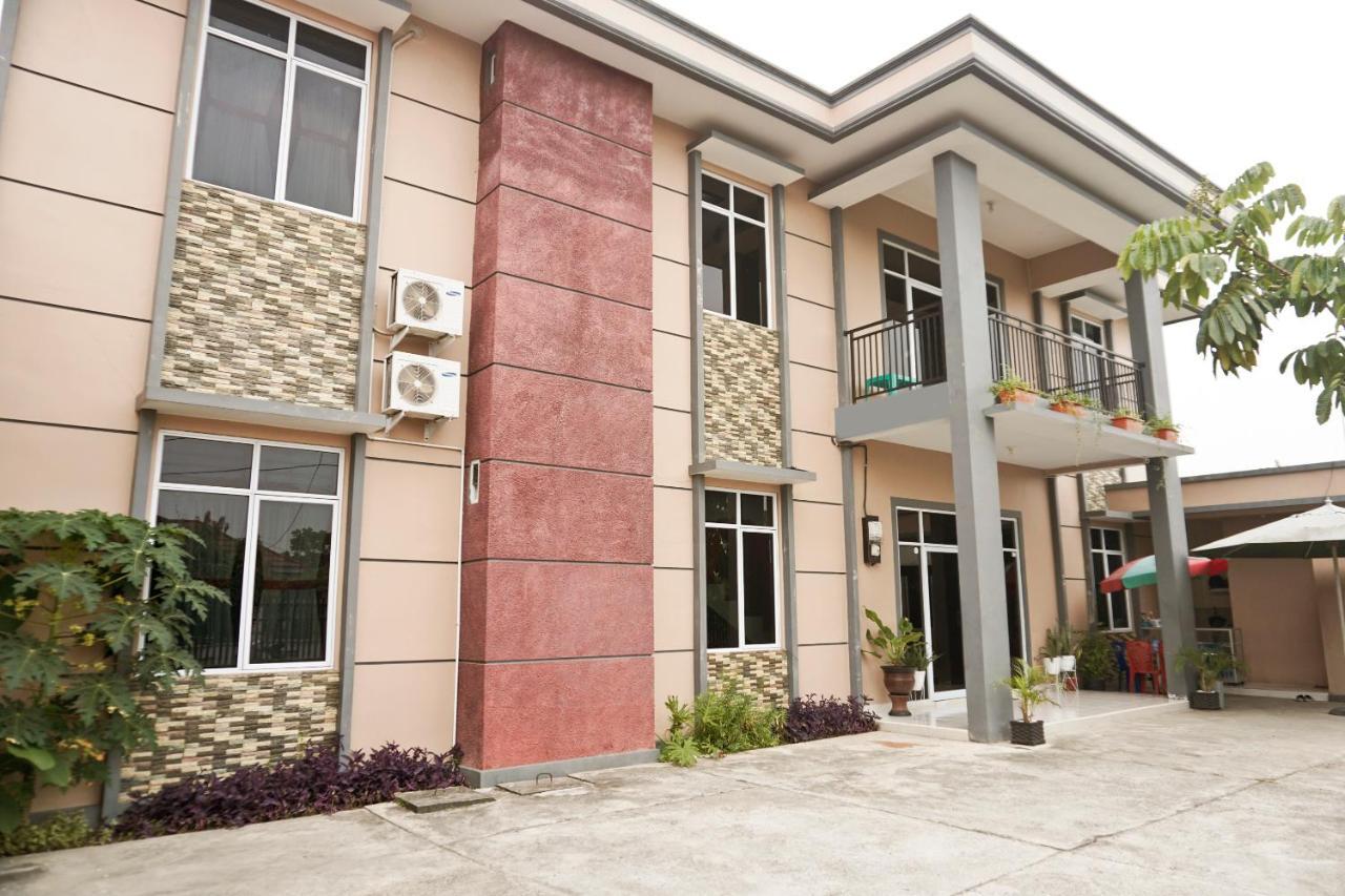 Oyo 1394 Rumaisa Homestay Syariah Pekanbaru Ngoại thất bức ảnh