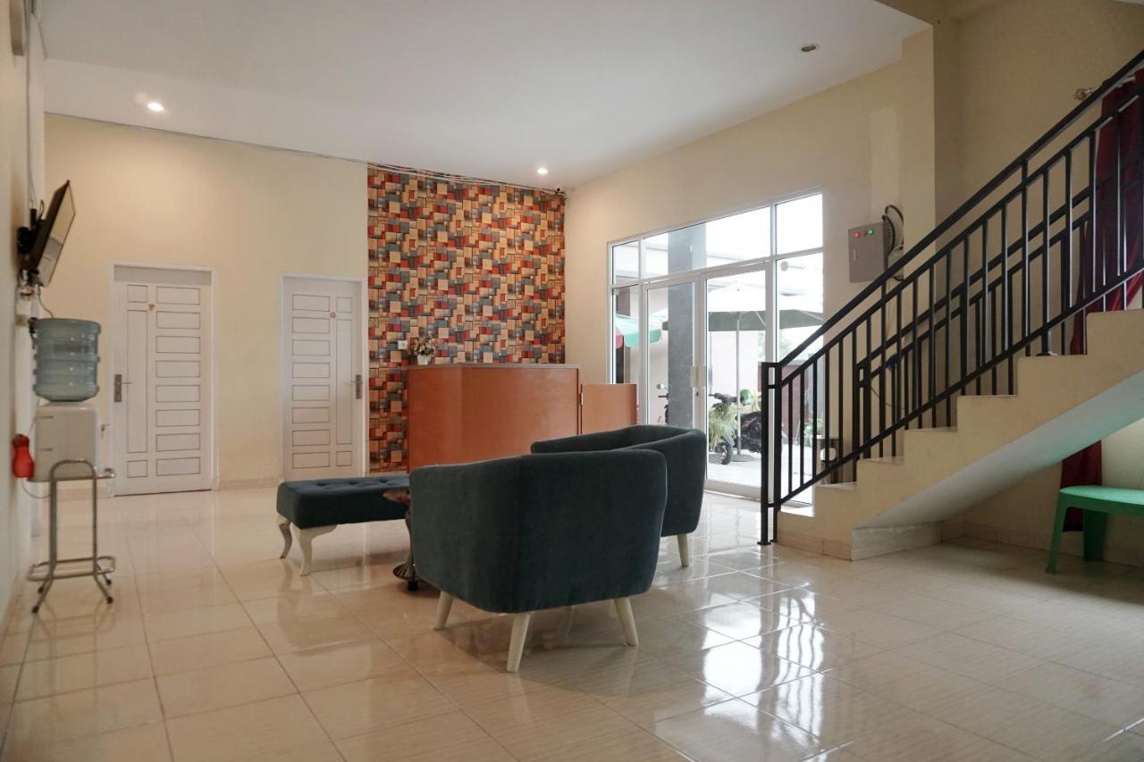 Oyo 1394 Rumaisa Homestay Syariah Pekanbaru Ngoại thất bức ảnh