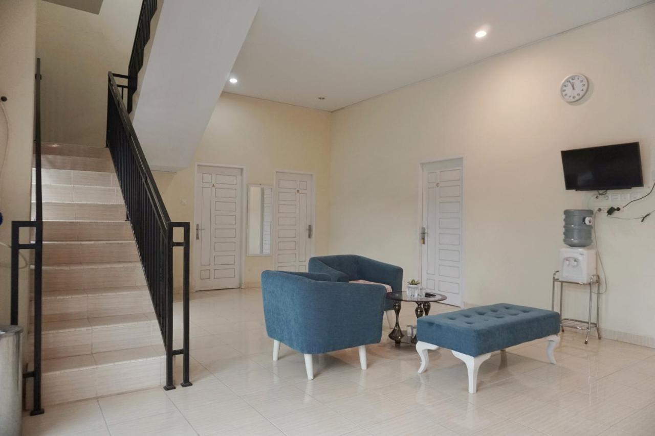 Oyo 1394 Rumaisa Homestay Syariah Pekanbaru Ngoại thất bức ảnh