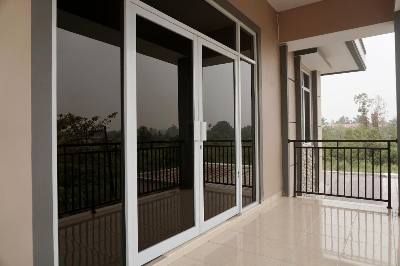 Oyo 1394 Rumaisa Homestay Syariah Pekanbaru Ngoại thất bức ảnh